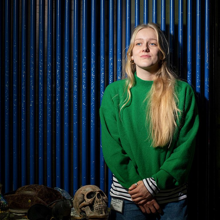 Alumna Philomena Grütter ist Inspizientin am Theater Basel