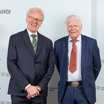 AlumniPreisträger Dr. Niklaus Peter und AlumniPräsident Dr. Roland P. Bühlmann
